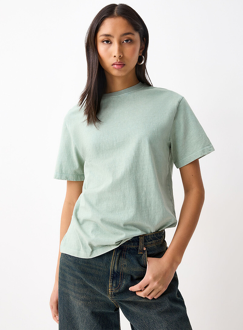 Twik: Le t-shirt d&eacute;lav&eacute; imprim&eacute; <b>Coupe ample</b> Matcha pour femme