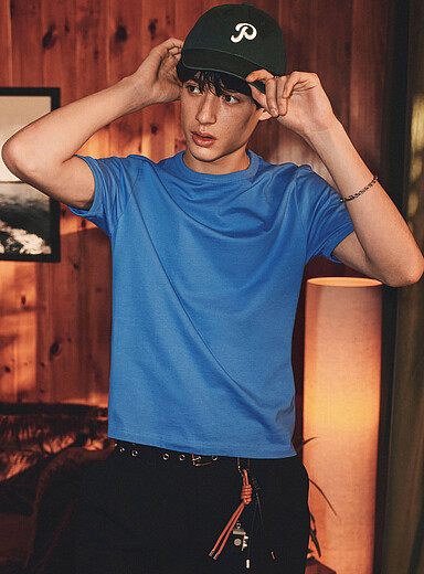 Le t-shirt lis&eacute;r&eacute; monochrome <b>Coupe r&eacute;tro</b>