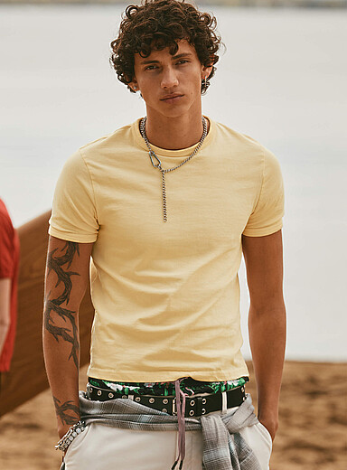Le t-shirt lis&eacute;r&eacute; monochrome <b>Coupe r&eacute;tro</b>