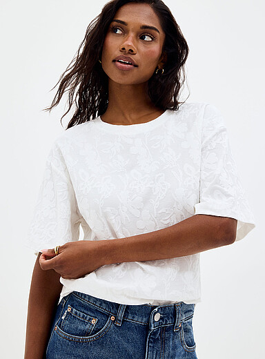 Embossed flowers T-shirt