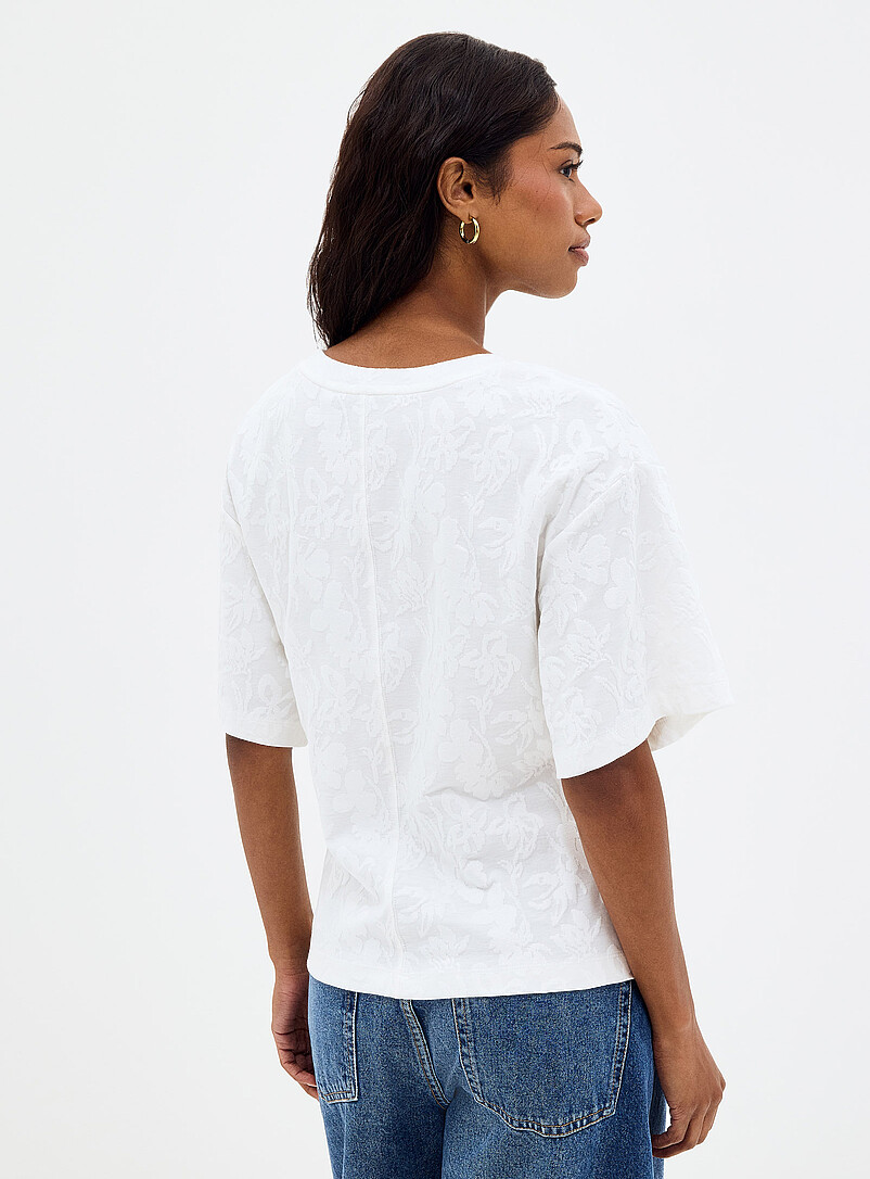 Contemporaine: Le t-shirt fleurs emboss&eacute;es Bourgogne pour femme