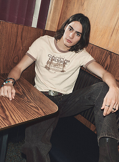 Le t-shirt lis&eacute;r&eacute; graphique <b>Coupe r&eacute;tro</b>