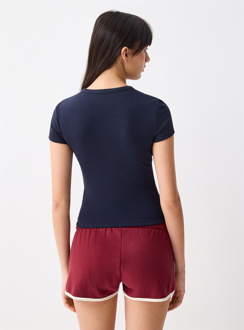 Twik: Le t-shirt ajust&eacute; c&ocirc;tel&eacute; uni Blanc pour femme