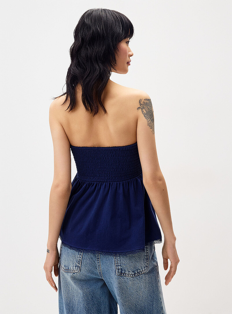 Twik: Le tube babydoll smock&eacute; Blanc pour femme
