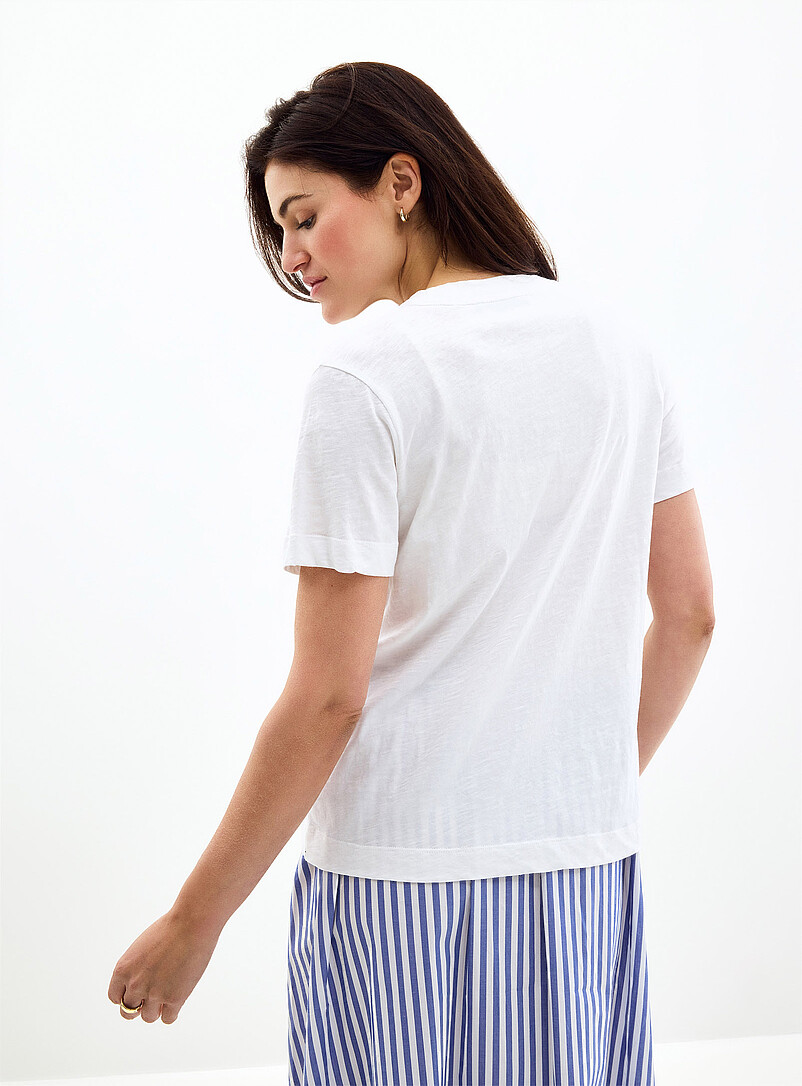 Contemporaine: Le t-shirt flamm&eacute; poche brod&eacute;e pur coton bio Blanc &agrave; motifs pour femme