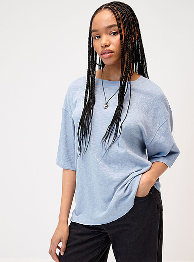Twik: Le t-shirt flamm&eacute; bord ciseaux Bleu p&acirc;le - Bleu ciel pour femme