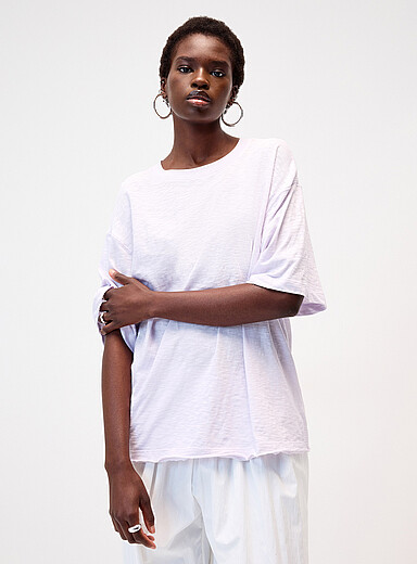 Le t-shirt flamm&eacute; bord ciseaux