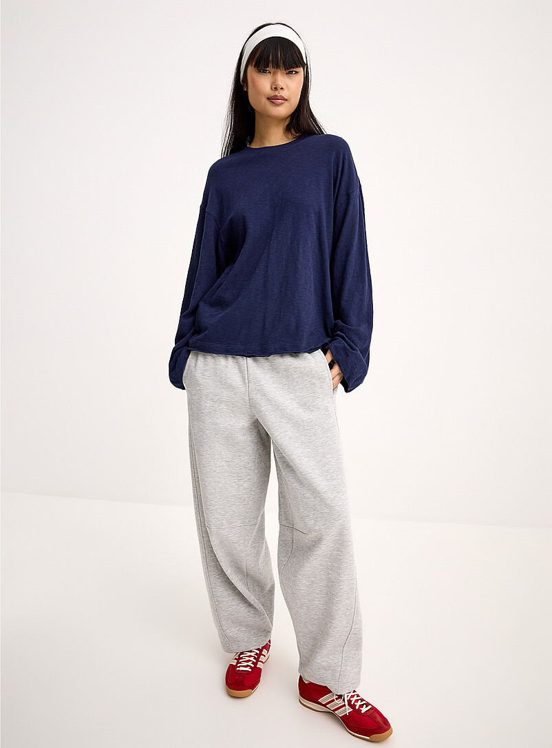 Twik: Le t-shirt manches longues flamm&eacute; bord ciseaux Blanc cass&eacute; pour femme