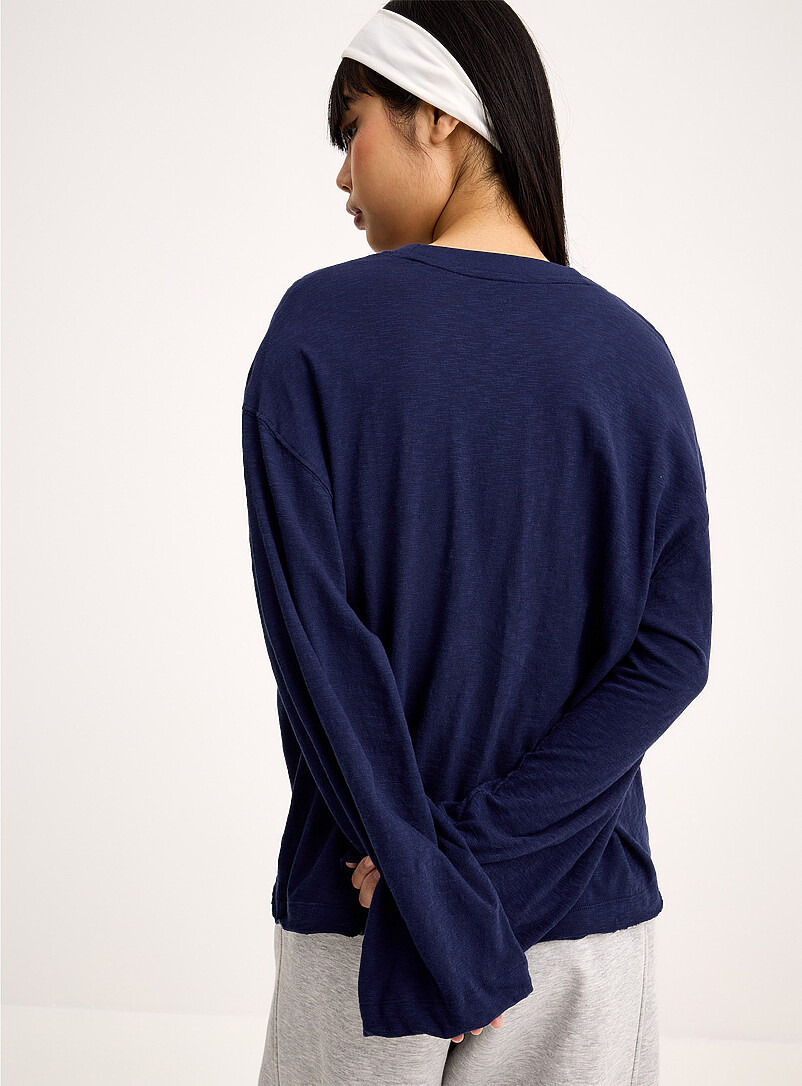 Twik: Le t-shirt manches longues flamm&eacute; bord ciseaux Blanc cass&eacute; pour femme