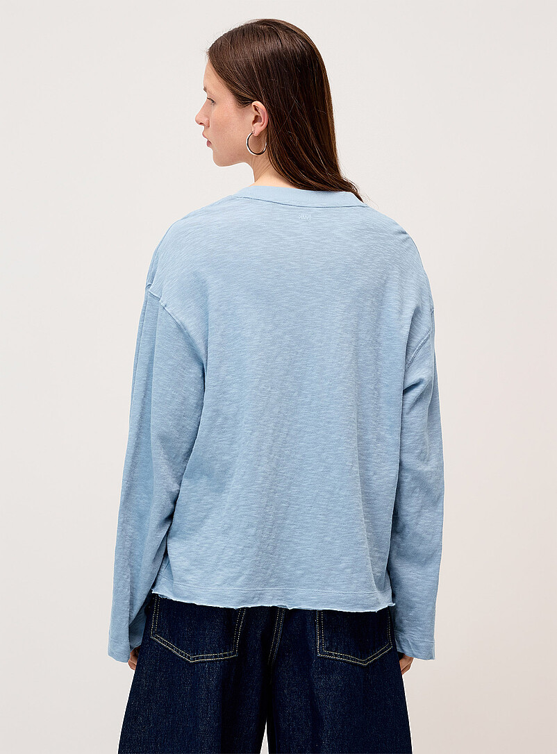 Twik: Le t-shirt manches longues flamm&eacute; bord ciseaux Blanc cass&eacute; pour femme