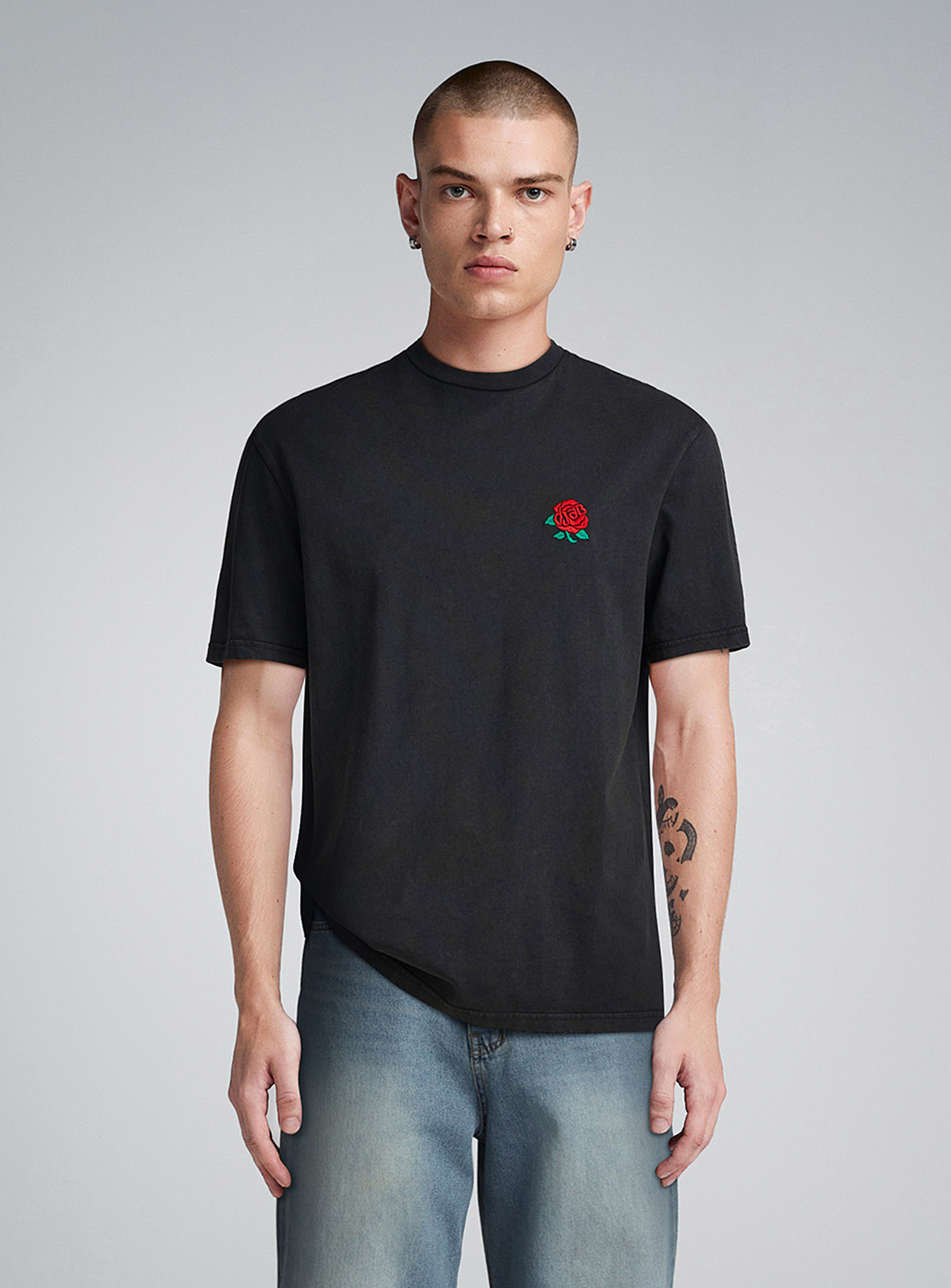 Djab Faded-look Embroidered-chest T-shirt In Black