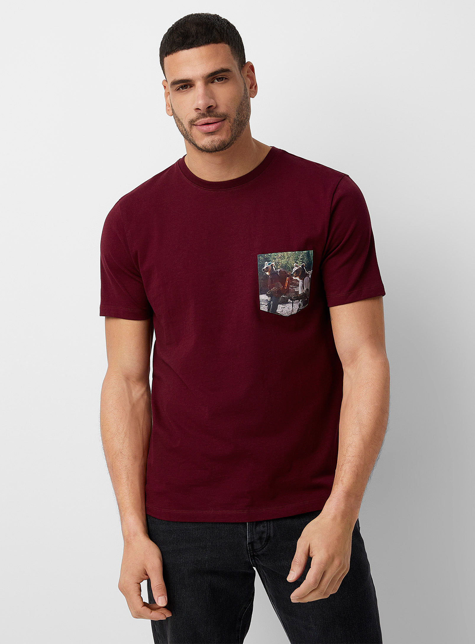Le 31 Printed Pocket T-shirt Standard Fit In Ruby Red