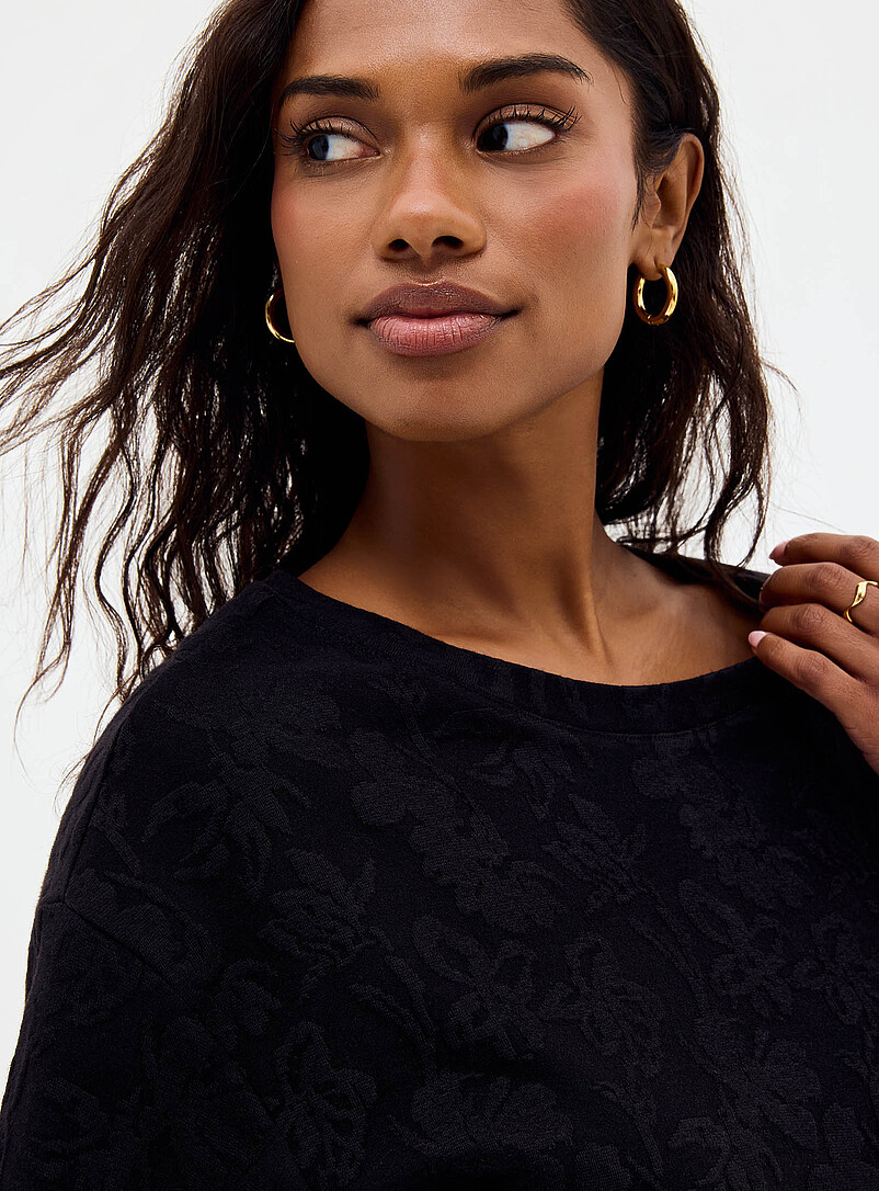Embossed flowers T-shirt product image 2