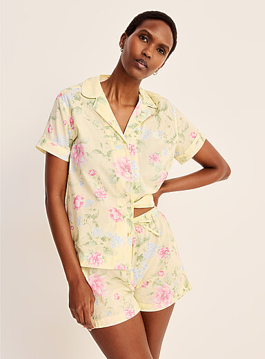 L'ensemble pyjama jaune &eacute;l&eacute;gante floraison