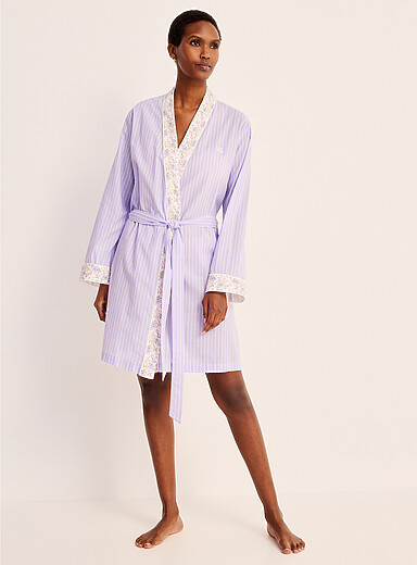 Le peignoir fluide ray&eacute; lilas bord floral