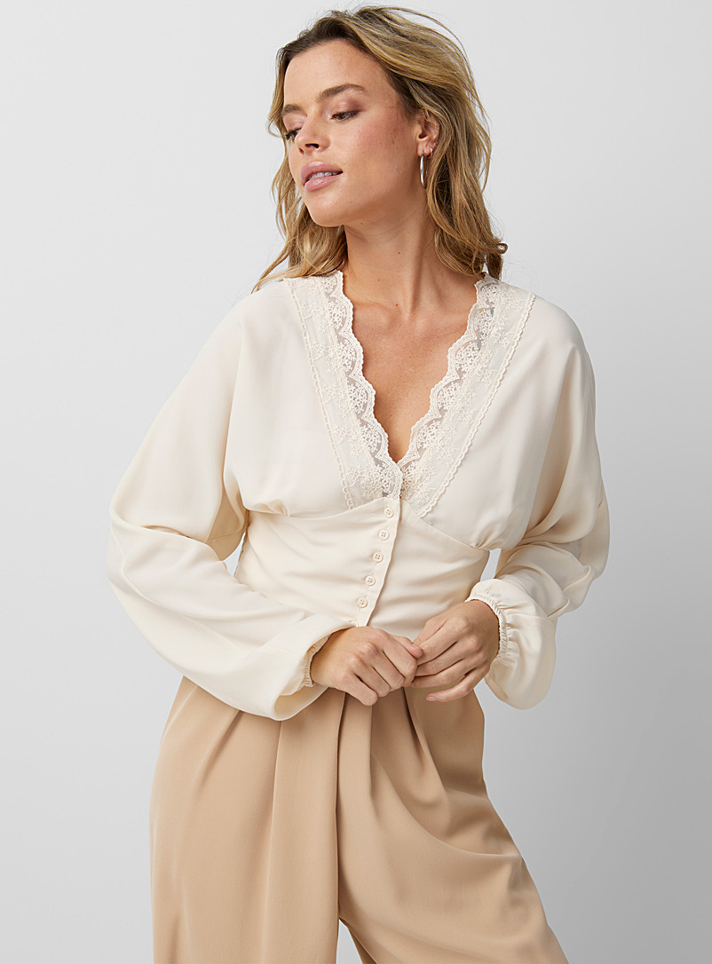 Icône Cream Beige Cropped lace-neckline blouse for women