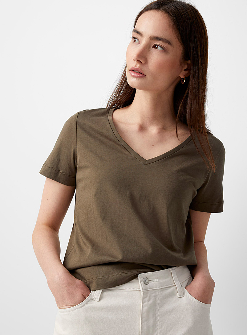 Contemporaine: Le t-shirt col V coton bio Kaki chartreuse pour femme