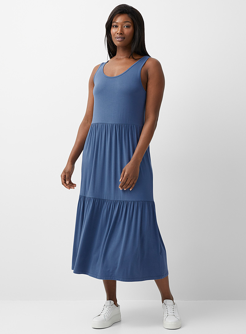 Contemporaine: La robe maxi étagée riche jersey Bleu moyen-ardoise pour femme