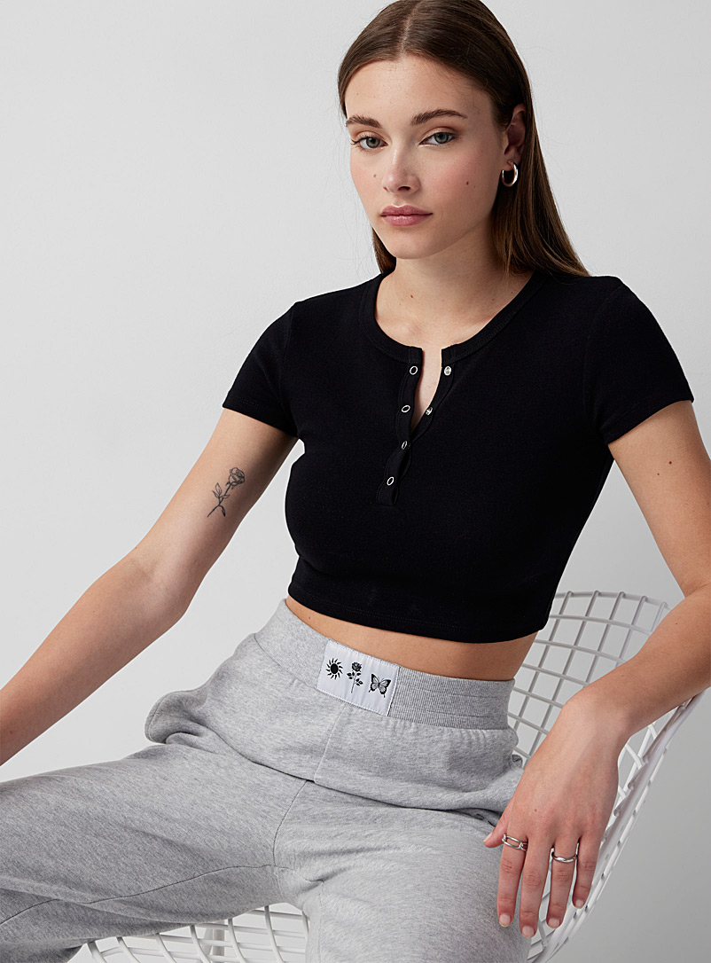 Twik Black Snap buttons cropped T-shirt for women