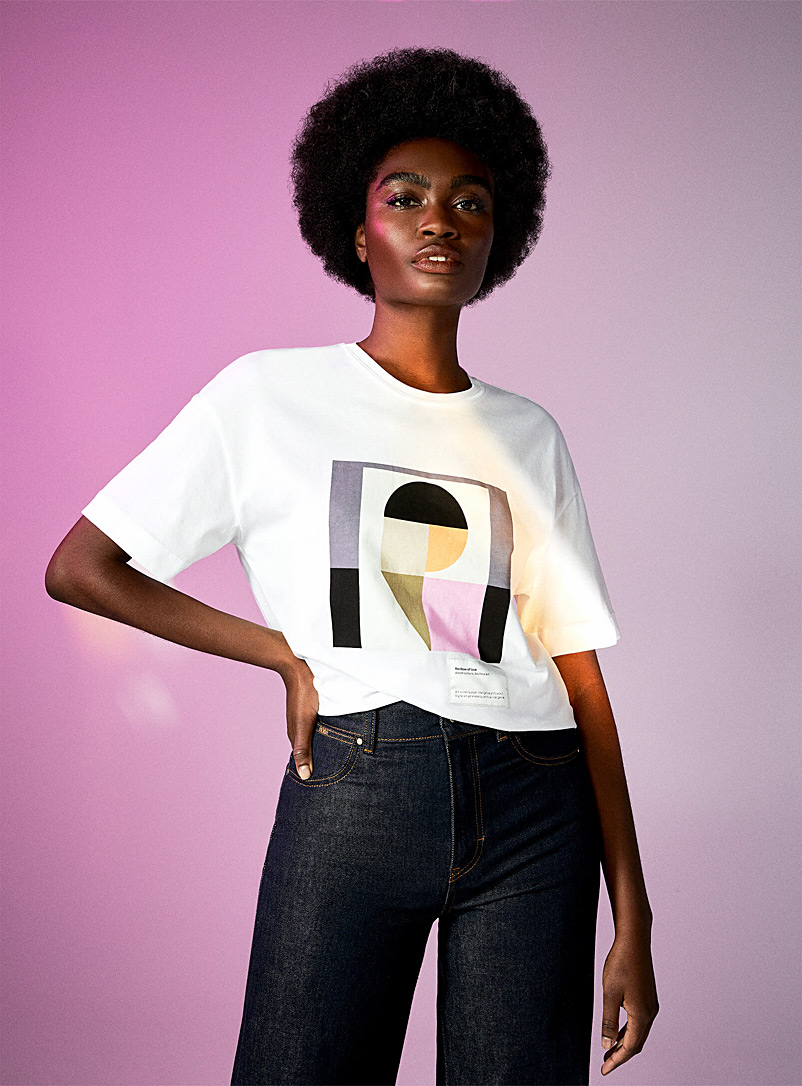 Contemporaine Patterned White AI illustration T-shirt for women