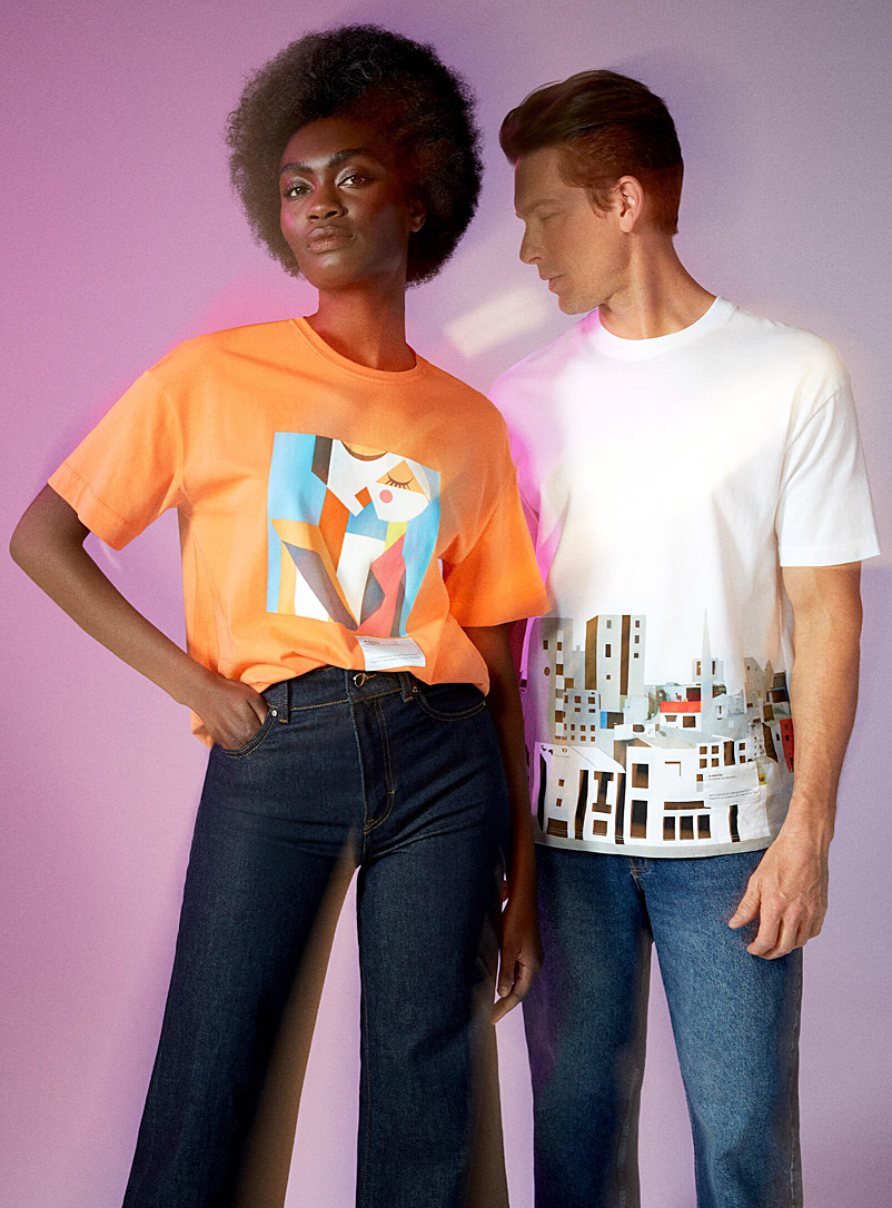 Contemporaine Patterned Orange AI illustration T-shirt for women