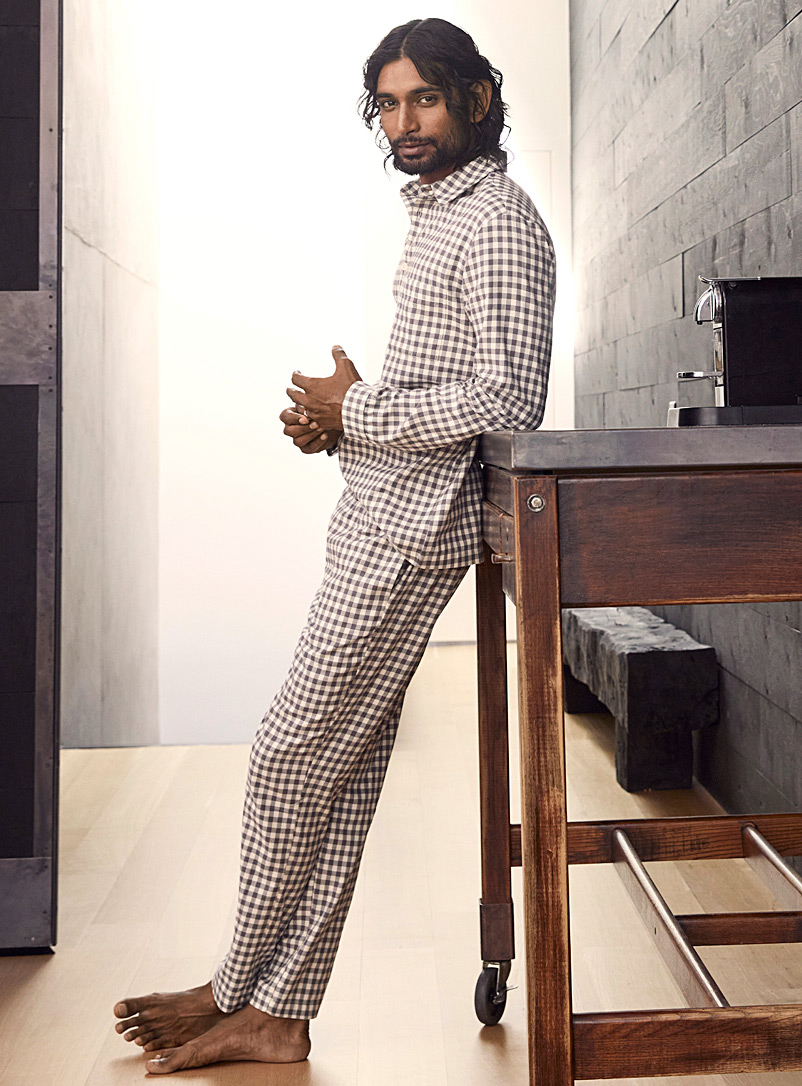 Simons x Hôtels Le Germain: L'ensemble pyjama coton bio carreaux naturels Gris à motifs pour homme