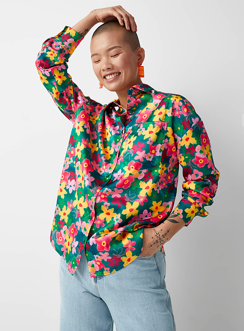 Twik: La chemise satinée imprimé coloré Assorti pour femme
