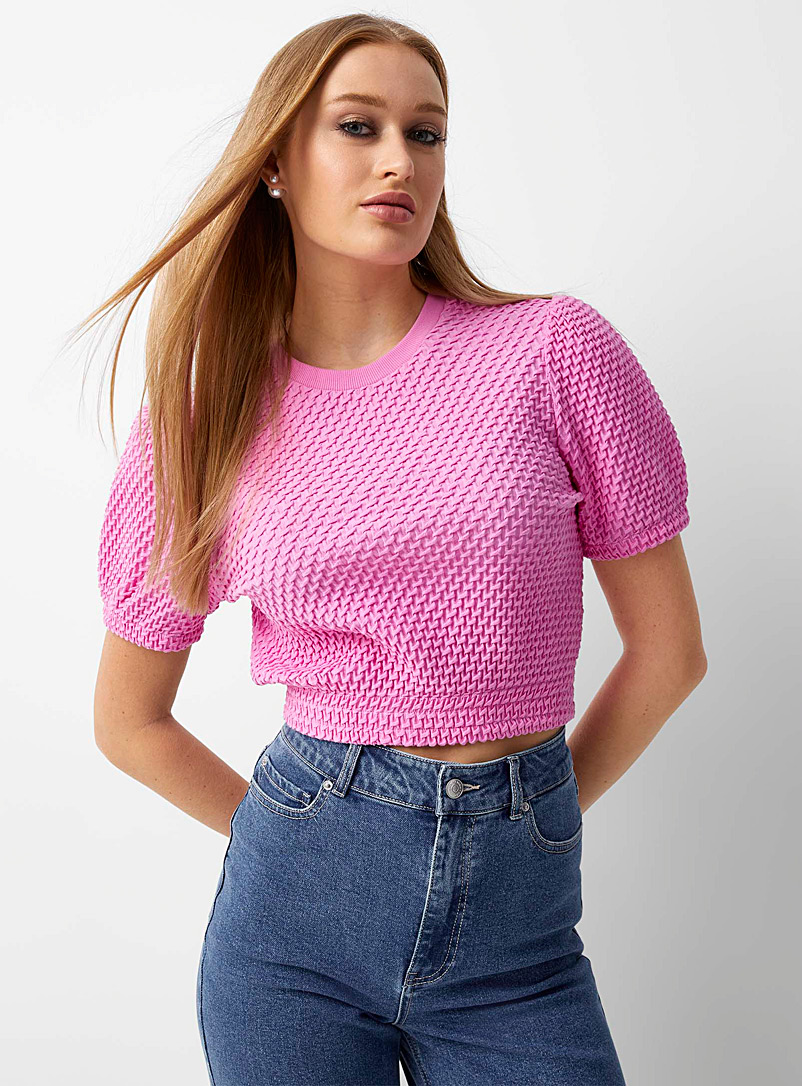 Icône: Le t-shirt court gaufré taille élastique Rose pour femme