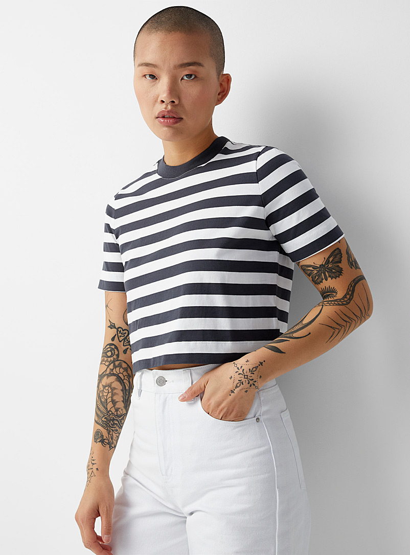 Twik: Le t-shirt carré à rayures Marine pour femme