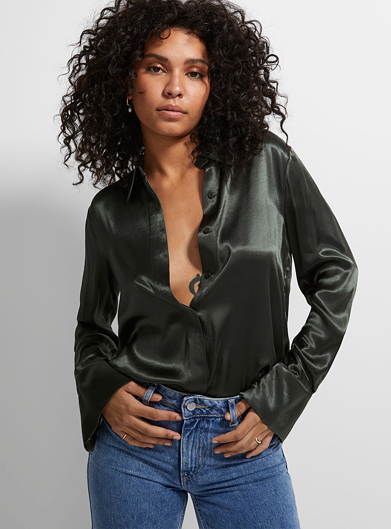 Icône: La chemise satinée minimaliste Vert foncé-mousse-olive pour femme