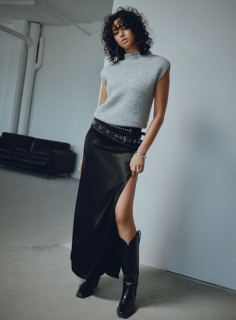 Icône Black Side slit long satiny skirt for women