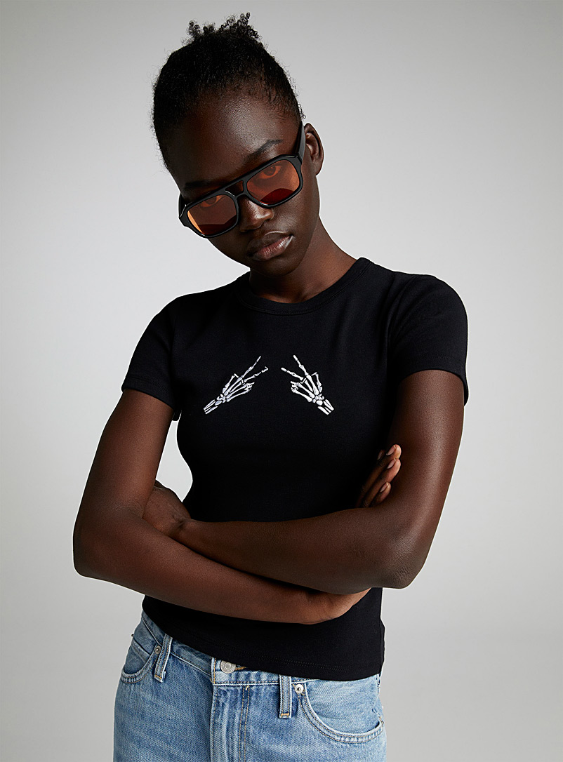 Twik: Le t-shirt court petite applique Noir pour femme