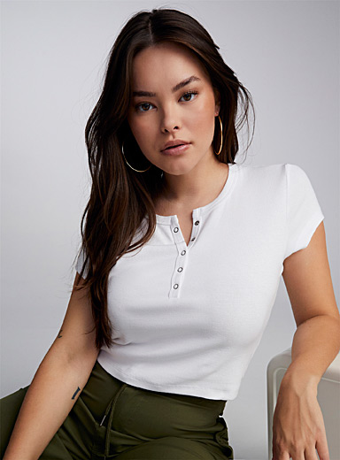 Twik: Le t-shirt mini col boutons-pression Blanc pour femme