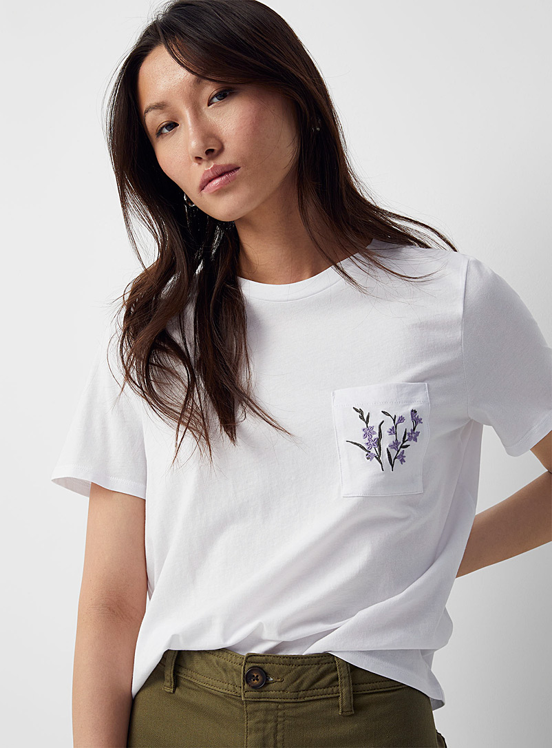 Contemporaine Patterned White Floral embroidery pocket T-shirt for women