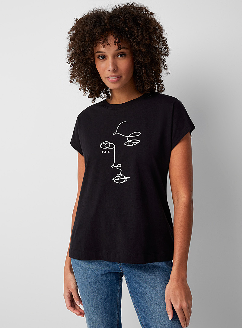 Contemporaine: Le t-shirt imprimé à mancherons Noir à motifs pour femme