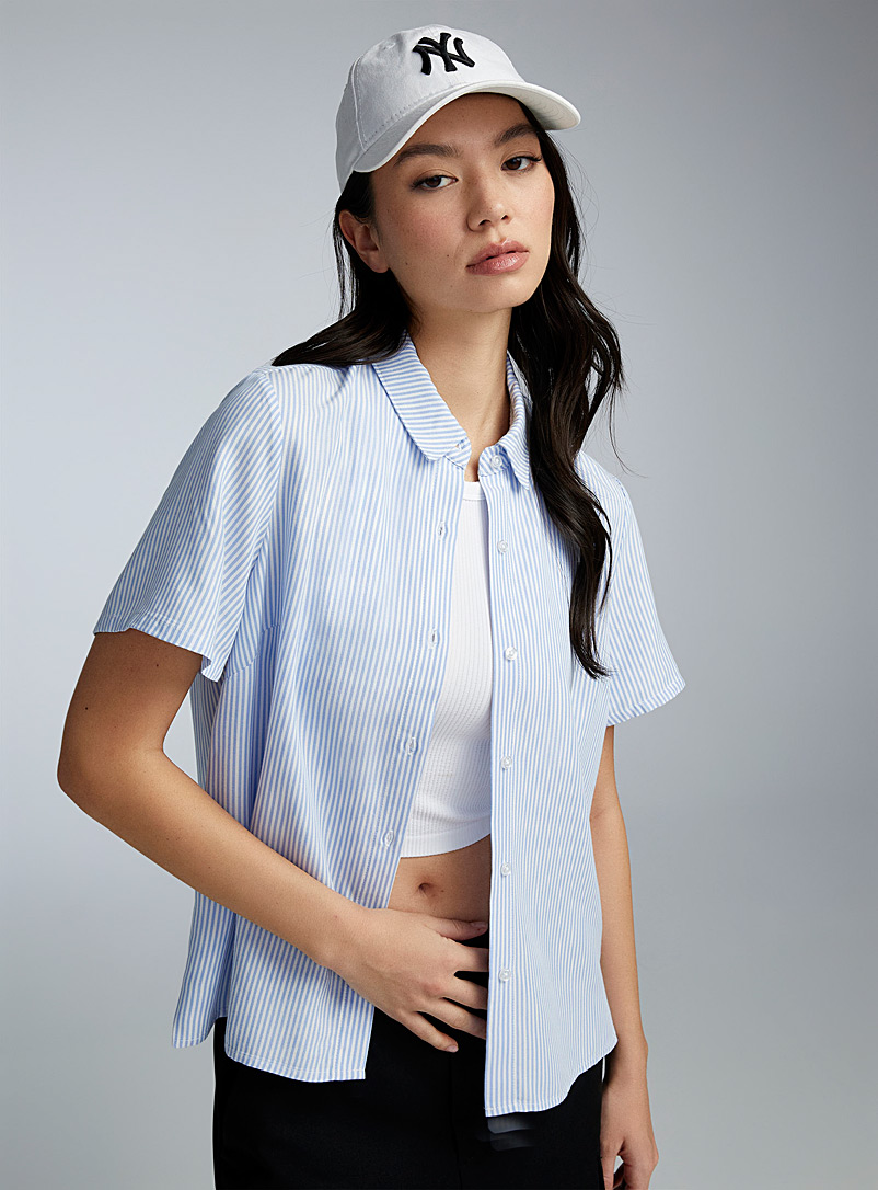 Twik: La chemise fluide à rayures Bleu pâle - Bleu ciel pour femme