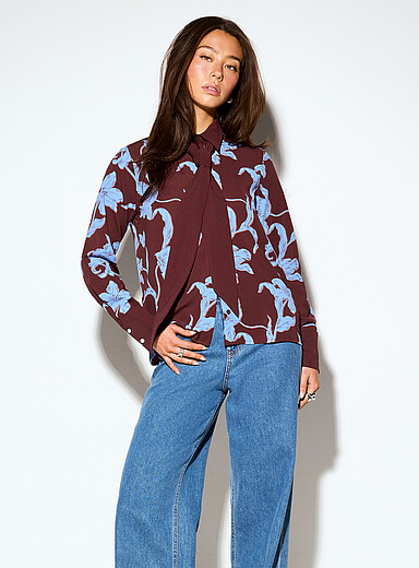 Contrast scarf-collar shirt