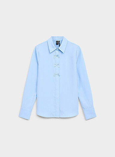 La chemise petites boucles en contraste