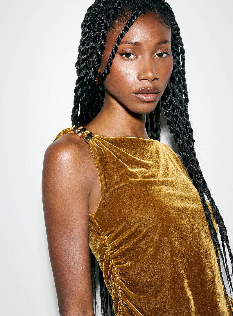 Soft velvet golden jewel ruffled cami | Icône | | Simons