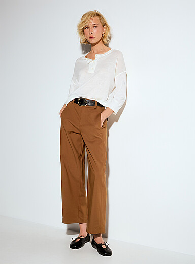 Ic&ocirc;ne: Le pantalon ballon extensible ceintur&eacute; Caramel pour femme