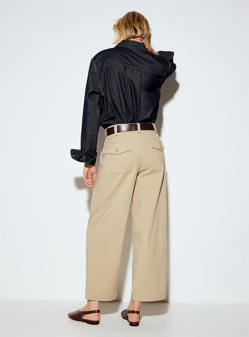 Ic&ocirc;ne: Le pantalon ballon extensible ceintur&eacute; Noir pour femme