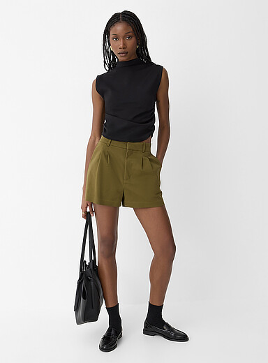 Le short extensible habill&eacute; &agrave; plis