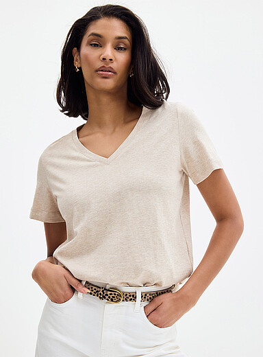 Le t-shirt col V pur coton bio