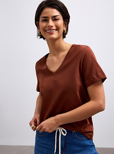 Contemporaine: Le t-shirt col V pur coton bio Chocolat - Espresso pour femme