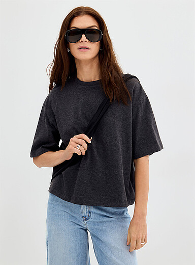Contemporaine: Le t-shirt carr&eacute; uni coton bio Noir pour femme