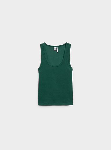 La camisole encolure d&eacute;gag&eacute;e c&ocirc;tel&eacute;e