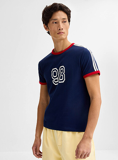 Le t-shirt club sportif <b>Coupe ajust&eacute;e</b>