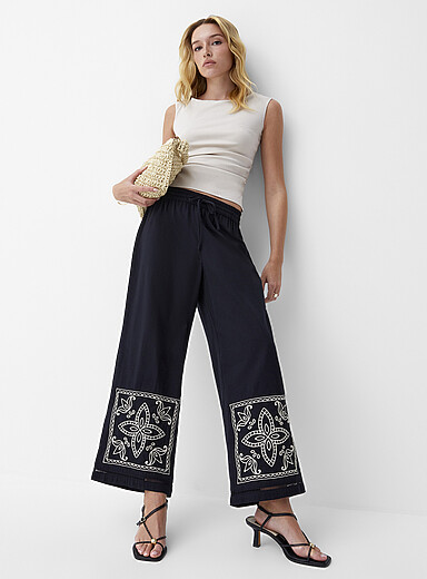 Le pantalon large broderies et ajours touche de lin