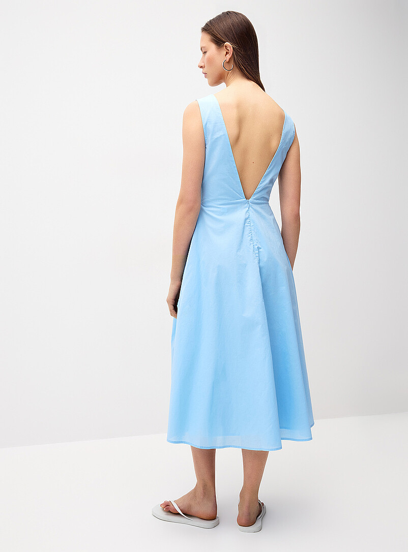 Twik: La robe midi popeline torsade Bleu p&acirc;le - Bleu ciel pour femme