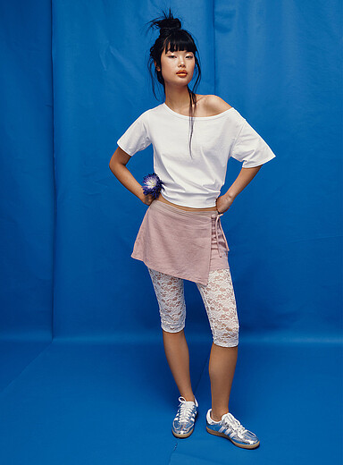 La jupe-short boucle lat&eacute;rale